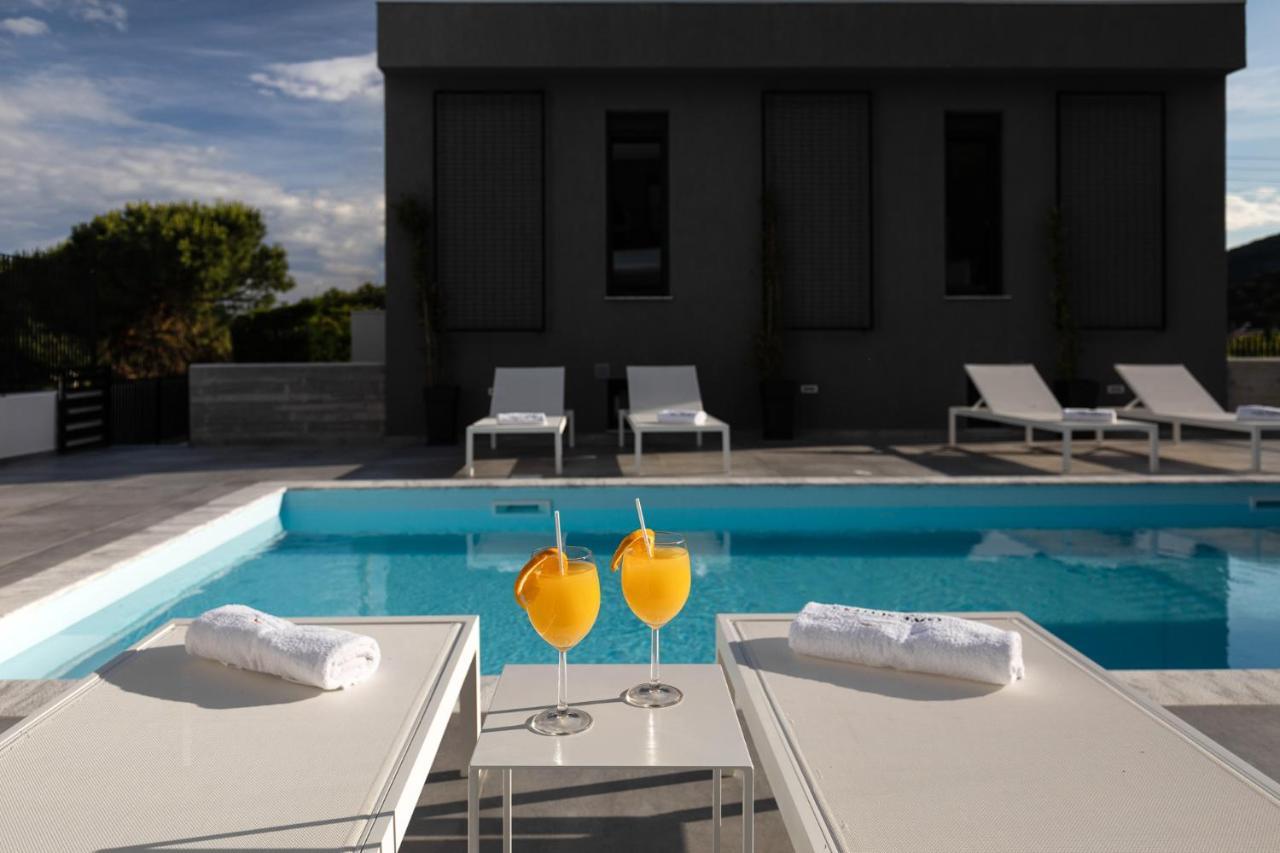 Cove Suites Nea Iraklitsa Esterno foto